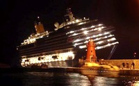 Kapal pesiar yang kandas itu berangkat dari pelabuhan di dekat Kota Roma, Italia, dan dijadwalkan mengunjungi Palermo, Cagliari, Palma, Barcelona dan Marseille. Belum diketahui penyebab kandasnya kapal pesiar tersebut. Reuters/Giglionews.it/Giorgio Fanciulli.