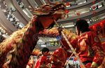 Tarian Liong Warnai Imlek