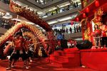 Tarian Liong Warnai Imlek