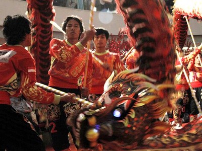 Tarian Liong Warnai Imlek