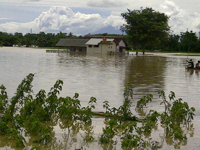 Sungai Cimanceri Meluap, Perumahan di Cikande Terendam Banjir