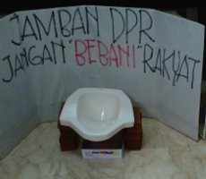 ICW: Moratorium Semua Proyek di DPR!