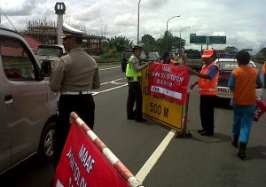 Tanggul Jebol, Ruas Tol Jakarta-Merak Banjir 1,5 Meter 