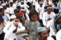 Anak-anak juga di ajak dalam aksi ini.