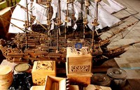 Tiang-tiang hingga layar yang ada di kapal laut ini juga dengan detil dibuat. Bahkan dek dan kemudi kapal tak luput dari perhatian serius para napi. (Moksa Hutasoit/detikcom)