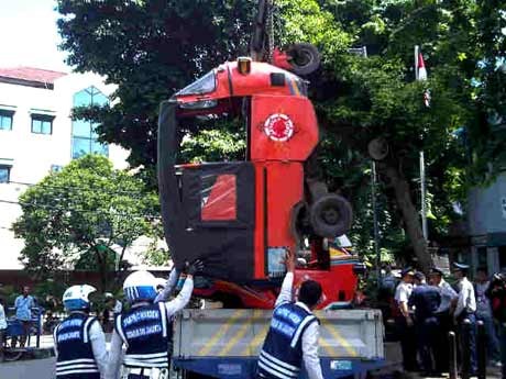 10 Bajaj Bodong di Grogol Dimusnahkan