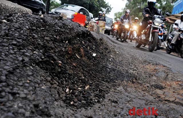 Banyak Jalan Rusak, Tapi Posko Pengaduan Justru Sepi Pelapor