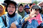 Guru Honorer Menangis Minta Jadi PNS