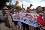 Guru Honorer Menangis Minta Jadi PNS