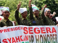 Tidak ada pengamanan berarti dari petugas kepolisian, arus lalu-lintas juga terpantau lancar.