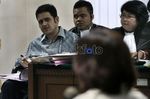 Rosa Buka-bukaan di Depan Nazaruddin