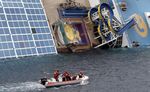 Melihat Bangkai Kapal Costa Concordia
