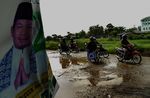 Jalan Rusak Mirip Kubangan Kerbau