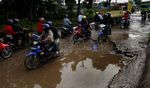 Jalan Rusak Mirip Kubangan Kerbau