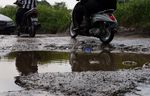 Jalan Rusak Mirip Kubangan Kerbau
