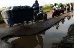 Jalan Rusak Mirip Kubangan Kerbau
