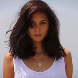 Bintangi Iklan Baju Olahraga, Mariana Renata Tampil Seksi