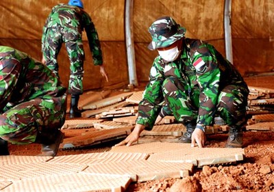 TNI Bangun Lapangan Bulutangkis di Kongo 