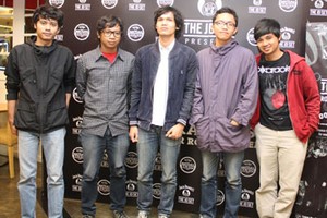 Lipstik Lipsing Rilis Mini Album Bersama Band Asal London