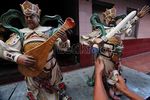 Memandikan Dewa-dewi Sambut Imlek