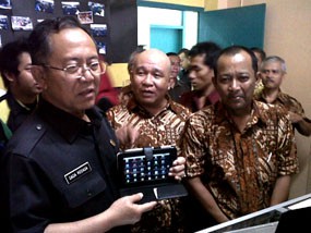 Walkot Bandung Terpukau Komputer Tablet Karya SMKN 4