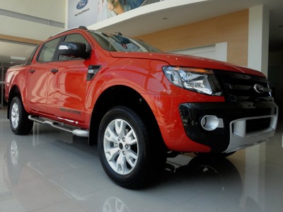 2 Mobil Anyar Ford