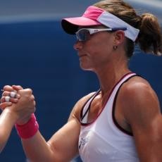 Stosur Langsung Out, Murray Lolos