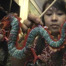 Miniatur Naga dari Bahan Kaleng untuk Parcel Imlek