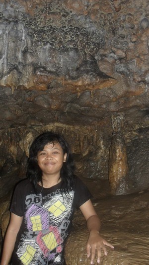 Menyusuri SUNGAI di dalam GUA CERME
