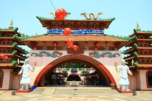 5 Tempat Seru Belanja Imlek