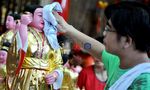 Ritual Pencucian Patung Dewa Jelang Imlek