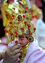 Ritual Pencucian Patung Dewa Jelang Imlek