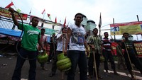 Para aparat kepolisian rencananya akan membubarkan aksi demonstran, mereka pun terlihat siaga.