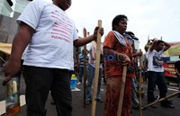 Mereka meminta pemerintah serius menyelesaikan tuntutan mereka.