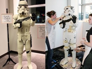 Cake Stromtrooper Raksasa Hebohkan Konvensi Sci-fi