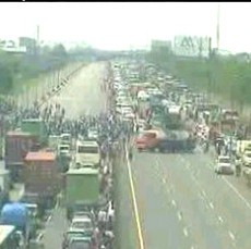 Tol Jakarta-Cikampek Macet 14 Km, Arah Sebaliknya 16 Km