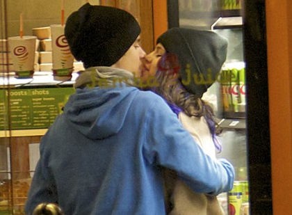 Justin Bieber & Selena Gomez Kepergok Ciuman di Kedai Jus