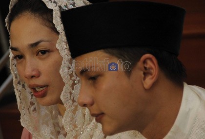 Mas Kawin Andhika untuk Ussy 21 Dollar 1 Real 2012 Rupiah