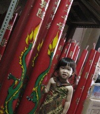 Intip Produksi Lilin Imlek di Lilian Candles Factory