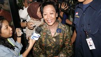 Nining yang didampingi 2 stafnya menjelaskan kedatangannya untuk mendampingi Marzuki Alie. Ramses/detikcom.
