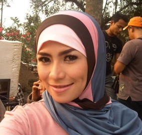 Dinikahi Mustafa Debu, Foto-foto Seksi Cinta Penelope Beredar Lagi