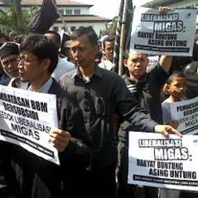 Ratusan Massa HTI Tolak Pembatasan BBM