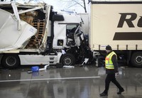Sebuah truk juga ringsek. Belum ada laporan korban jiwa dalam insiden ini. Reuters/Fabian Bimmer.