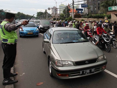 Lokasi Xenia Maut Bikin Lalin Macet