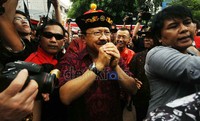 Pengurus Yayasan Dharma Bhakti juga berharap Foke kembali terpilih dalam Pilkada DKI tahun ini.