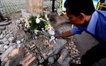 Karangan Bunga Padati Lokasi Xenia Maut
