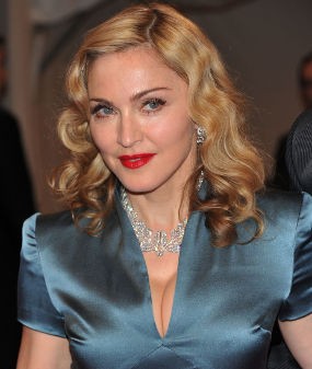 Kesepian, Madonna Bikin Film