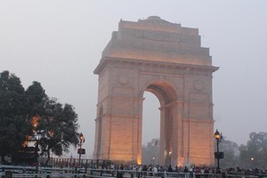 Monumen Prancis, Tapi Buatan India