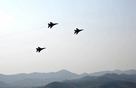 Angkatan Udara Korut Tingkatkan Latihan Militer 