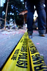 Garis polisi masih terpasang di sekitar lokasi.